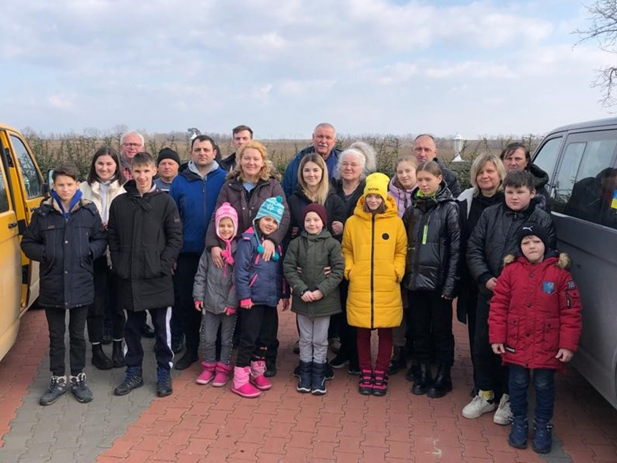 Pfarrer aus Unnau holt 34 ukrainische Kriegsflüchtlinge sicher in den Westerwald 