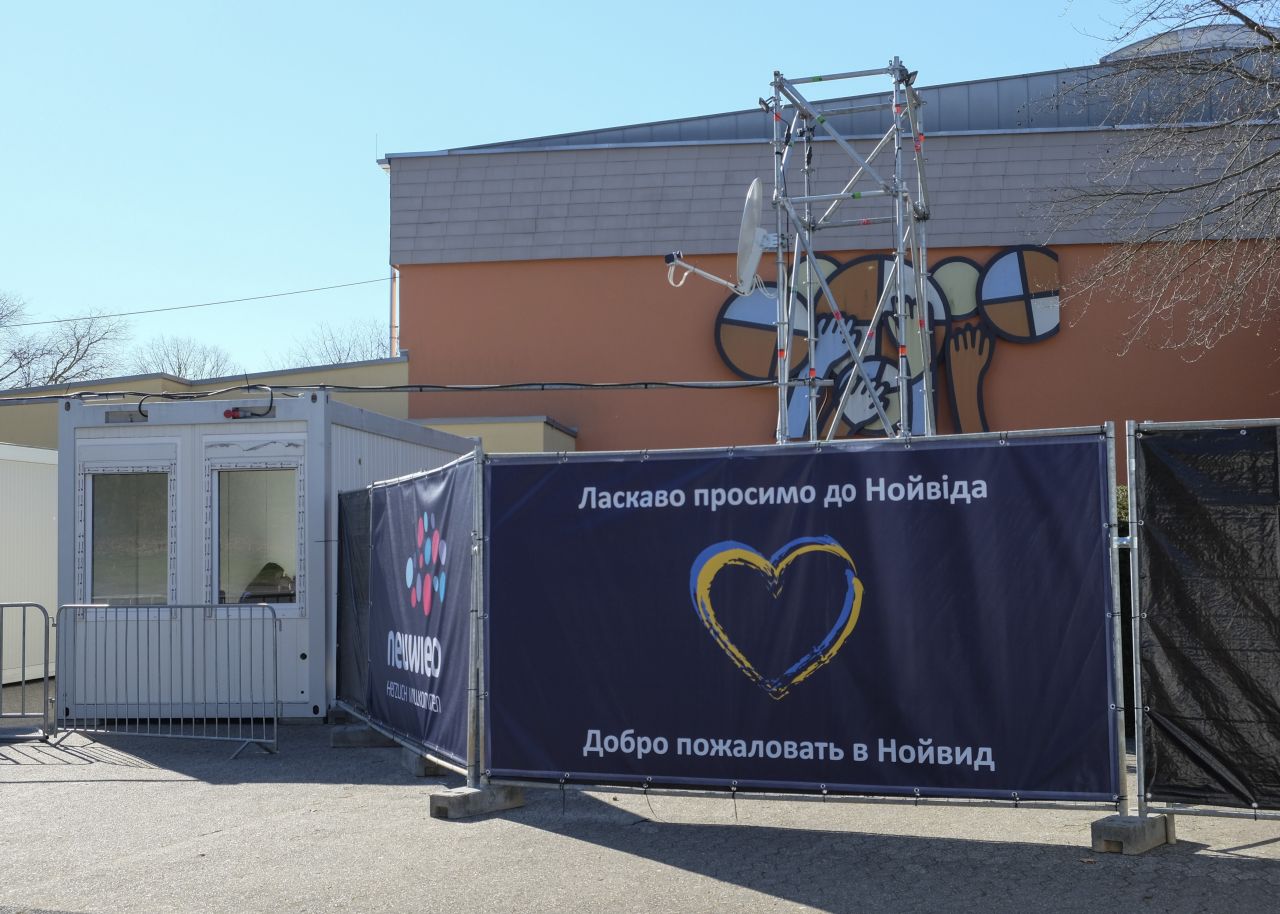 Geflchtete ziehen in die Turnhalle Niederbieber ein