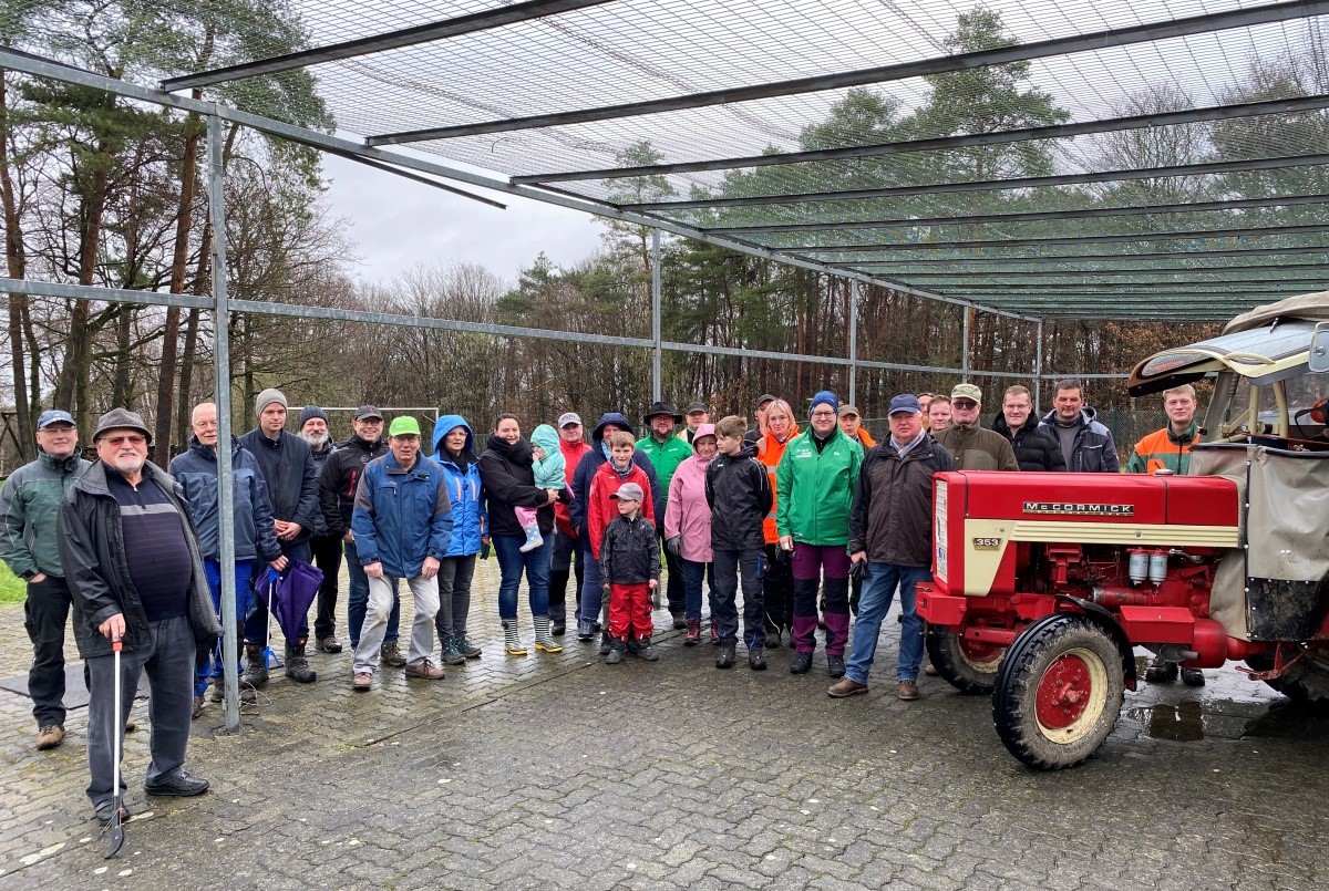 Die fleiigen Helfer von Pracht. (Fotos: privat)