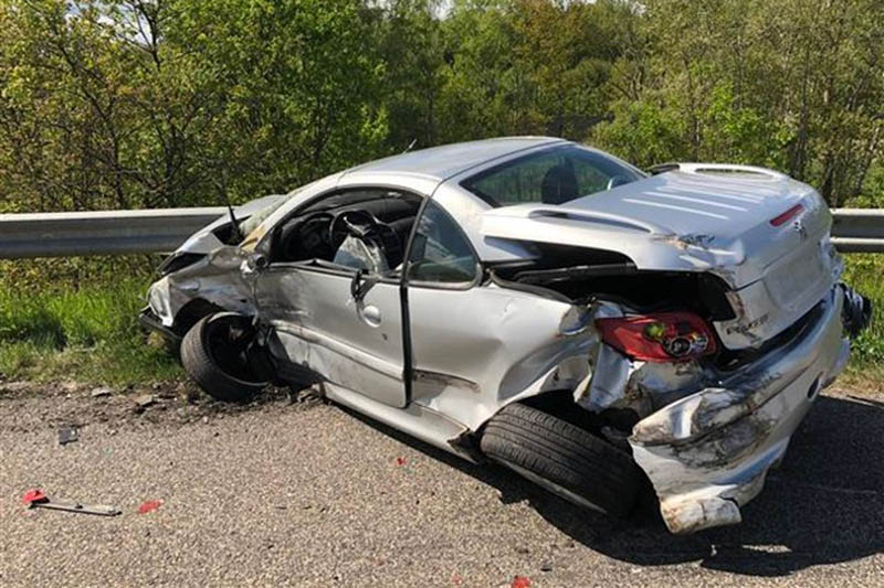 Unfall: Kein Fhrerschein, geklaute Nummernschilder und Drogenkonsum