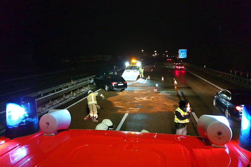 A3: SUV knallt bei Neustadt in die Leitplanken