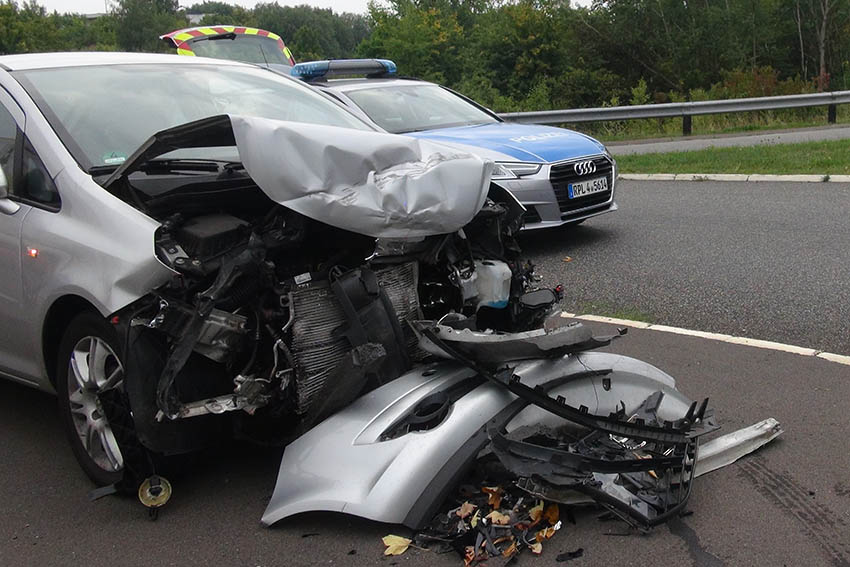 Fahrerin nach Unfall mit Rettungshubschrauber ins Krankenhaus geflogen