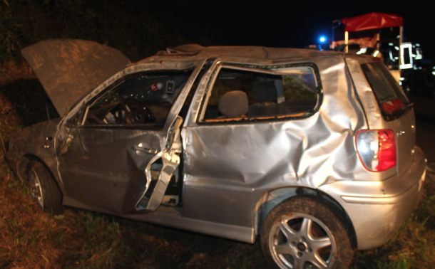 Am Unfall-PKW entstand Totalschaden. (Foto: Polizei) 