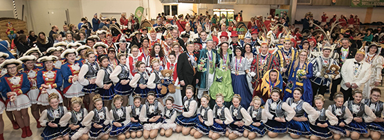 Die Karnevalisten vom Rhein und vom Westerwald mit ihren Tollitten, Prinzenpaare, Tanz- und Musikgruppen prsentierten sich einmal mehr im Forum Center in Unkel als Botschafter des Frohsinns.