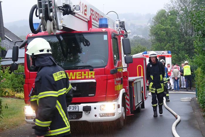 Zimmerbrand in Urbach  Fnf Bewohner mssen ins Krankenhaus