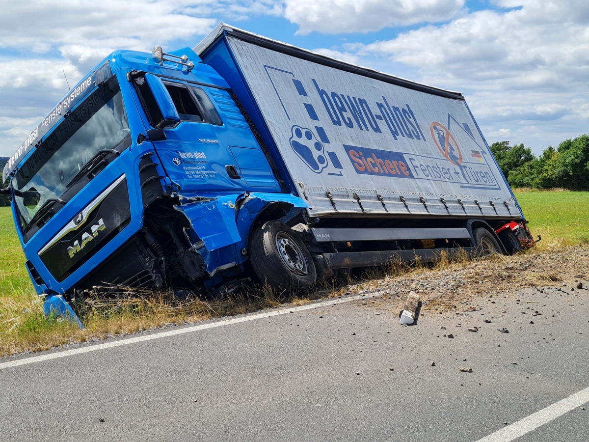 Autofahrer stirbt: B 414 bei Srth komplett gesperrt
