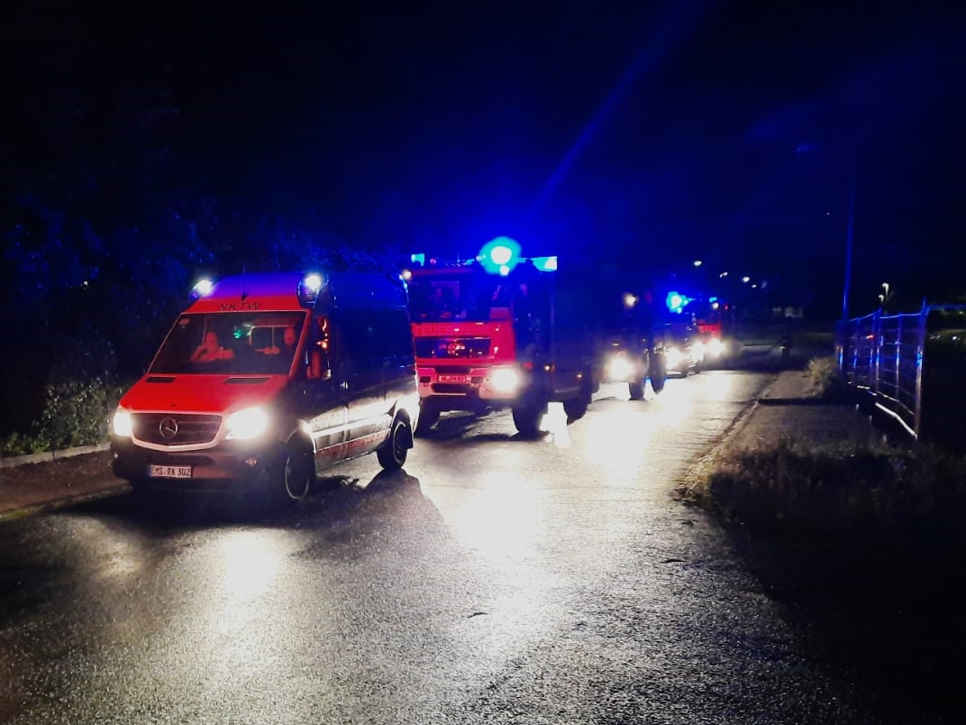 Feuerwehr-Fahrzeuge auf dem Weg nach Ahrweiler. (Fotos: Feuerwehr)