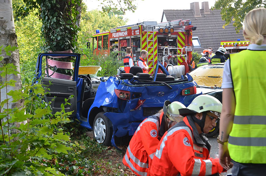 Verkehrsunfall mit mehreren Fahrzeugen  Eine bung der Feuerwehr Neuwied