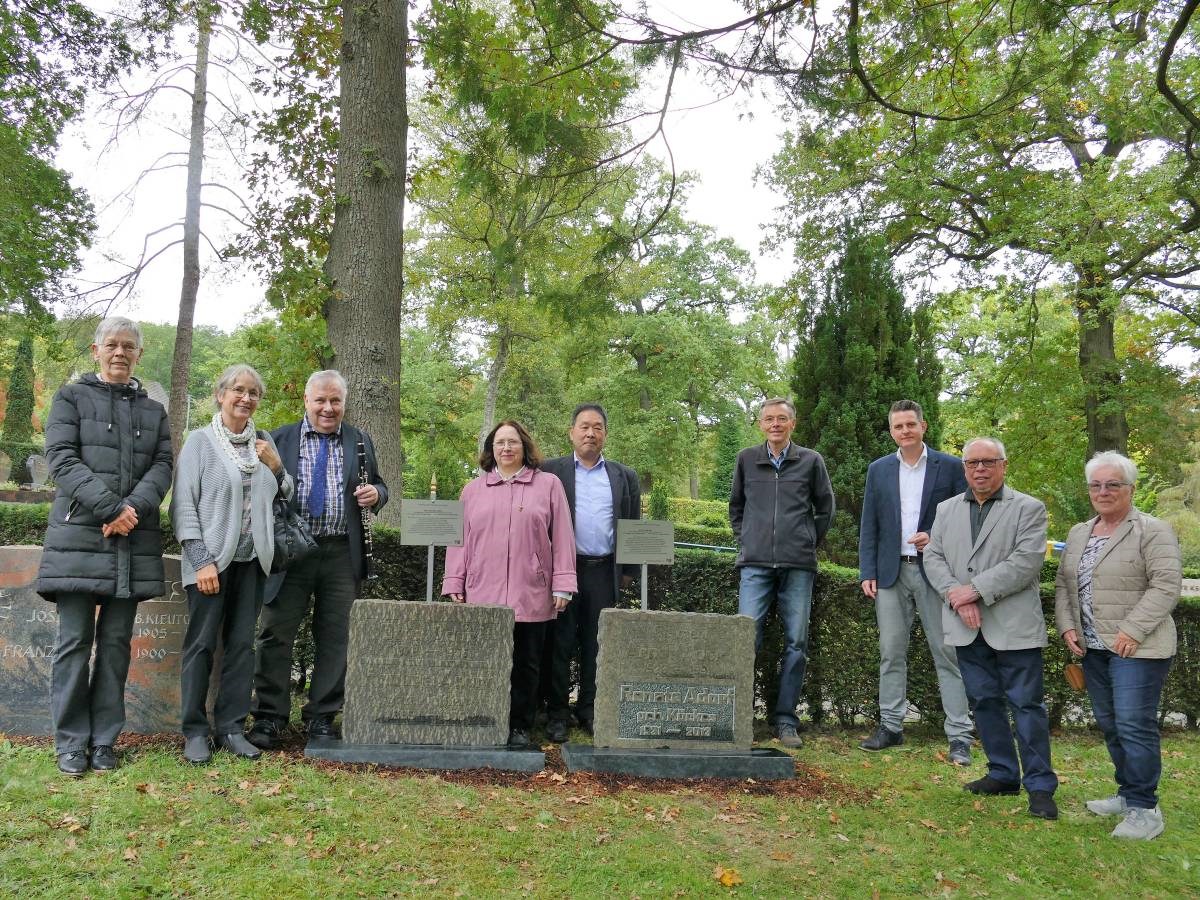 Christa Holschbach (BGV), Solo Cellistin Anette Adorf-Brenner, Klarinettist Diethelm Adorf, Pianistin Uta-Sophie Adorf, deren Ehemann, Pianist Kenji Kato, Franz-Josef Holschbach (BGV), Stadtbrgermeister Benjamin Geldsetzer, Heinz Stock (BGV) und Gattin Marianne. (Fotos: ma)