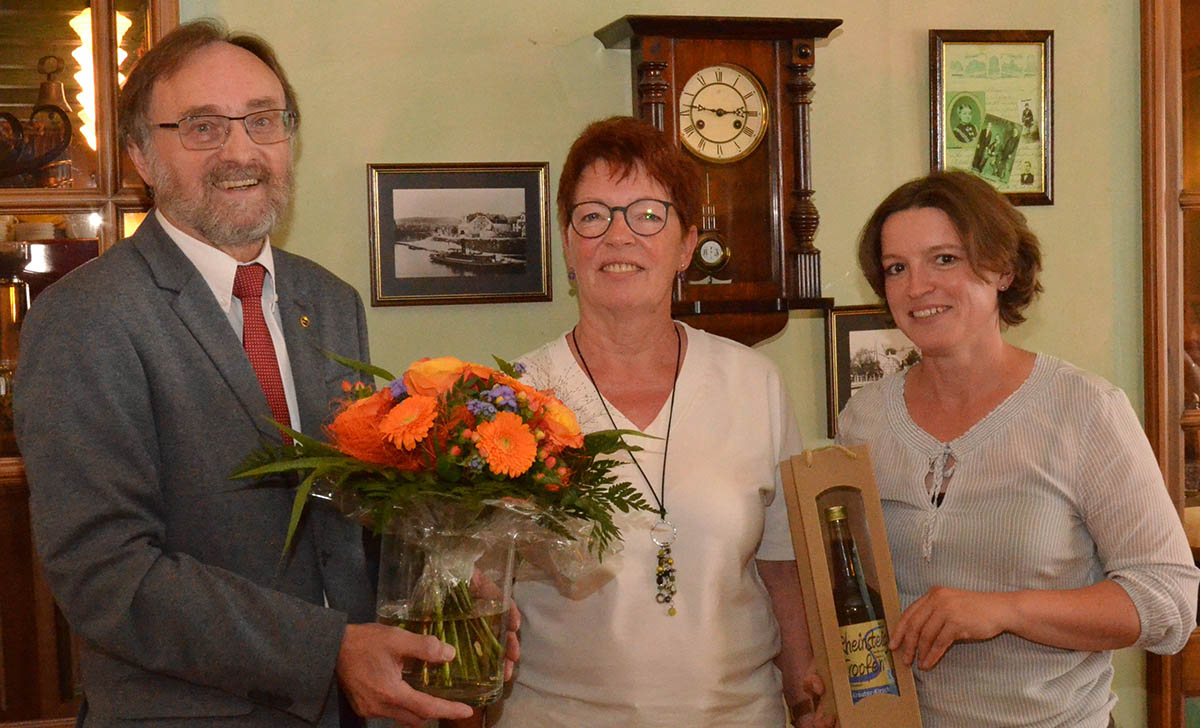 Verabschiedung Ulla Over (Mitte) durch Kreisvorsitzender Hans Werner Kaiser (links) und Kreisgeschftsfhrerin Doreen Borges (rechts). Foto: privat