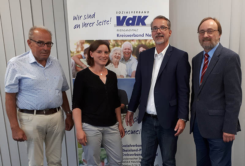 Sven Lefkowitz im Gesprch beim VdK-Kreisverband