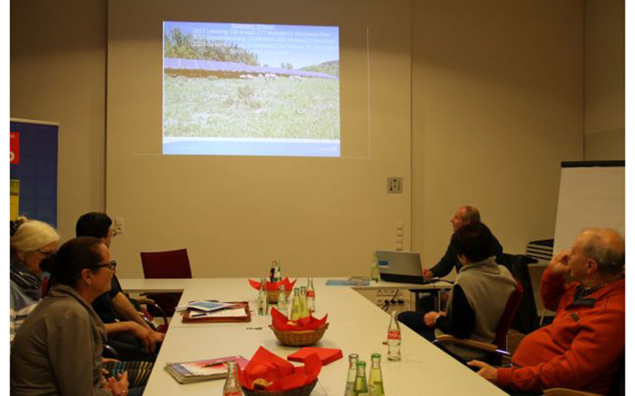 Beim Stammtisch wurde die Mxwell-Energiegenossenschaft vorgestellt. (Fotos: SPD Wirges)