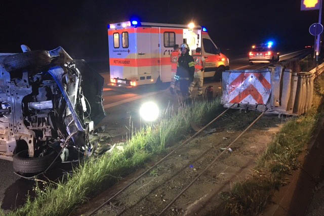 Betrunken in Leitplanke geknallt