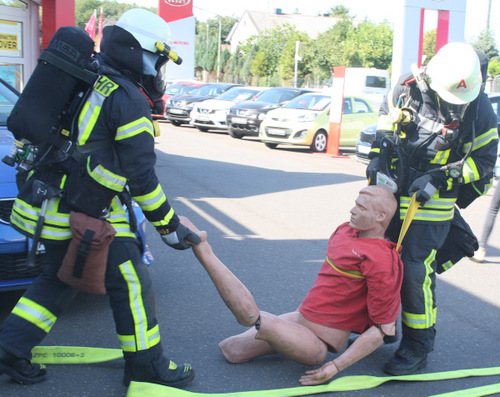 Unter anderem galt es bei der bung in Bruchertseifen, eine vermisste Person zu finden und zu bergen. (Foto: Julia Mller) 