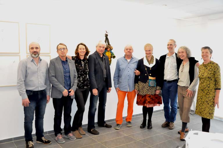 (v. li.) Martin Zepter und die Knstler Benoit Tremsal, Sabine Hack, Jrgen Rhrig, Mark Met, Carola Willbrand, Mattjis Muller, Sonja Karle und Inge Kamps (Fotos: kk)