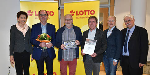 Auf dem Ehrungsfoto, von links: LSB_Prsidentin Karin Augustin, Frank Haak, Hans Buck, Rudolf Krmer, Monika Sauer (Prsidentin Sportbund Rheinland), Walter Desch. Foto: LSB/Peter Seydel