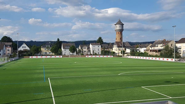 Anpfiff beim FV Engers im neuen Stadion am Wasserturm  