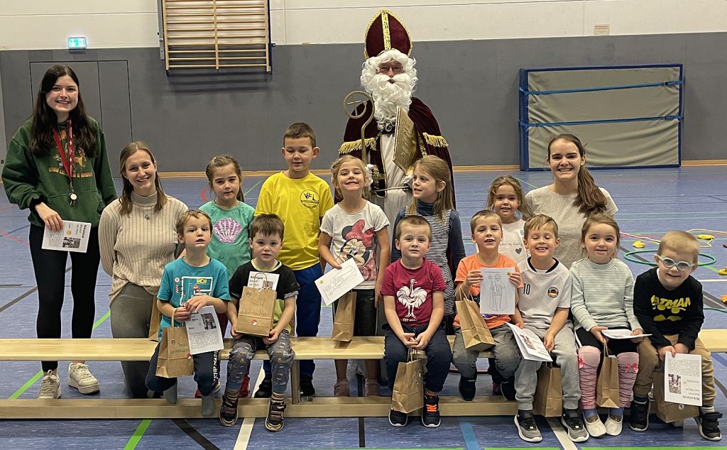 Nikolausbesuch bei den Turnkindern des VfL Waldbreitbach. Foto: privat