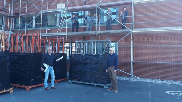 Sanierung Verwaltungsgebude, Baubeginn mit Fensteraustausch