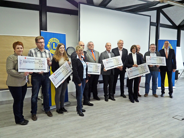 Spendenbergabe des Lions Clubs Rhein-Wied