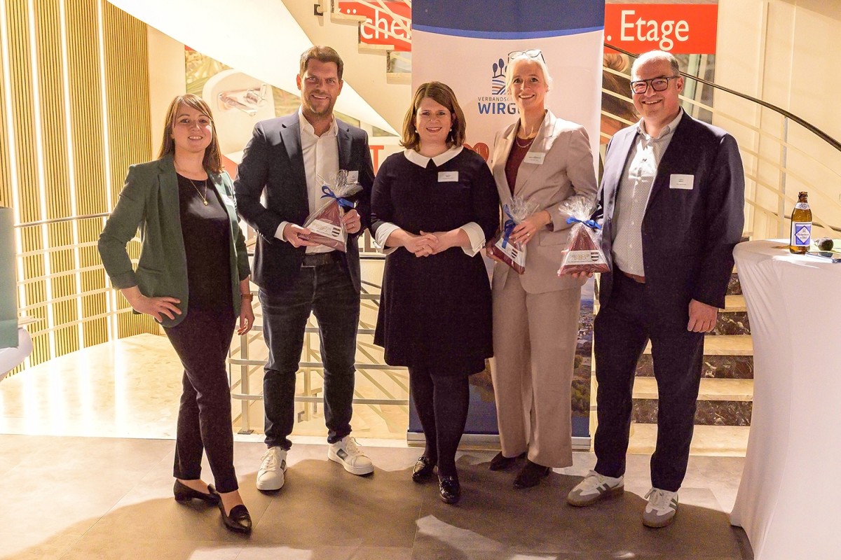Freuten sich ber eine gelungene Veranstaltung. v.l.n.r. Jennifer Kothe, Wirtschaftsfrderin VG Wirges; Jens Geimer, Geschftsfhrender Gesellschafter Westerwald-Brauerei; Alexandra Marzi, Brgermeisterin VG Wirges; Eva Neust-Haenpflug, Geschftsfhrerin Mbel Neust GmbH und Patrick Neust, Geschftsfhrer Mbel Neust GmbH. Foto: VG Wirges/ Annette Brach