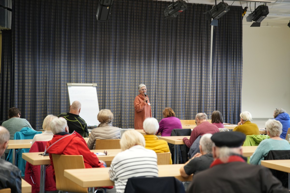 Hildegard Schanz lenkte mit ihrem Vortrag den Blick auf das Thema Einsamkeit im Alter. (Foto: Lena Geisler) 