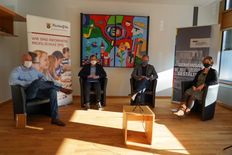 Schulleitungsteam am Tag der offenen Tr im Evangelischen Gymnasium Bad Marienberg. Foto: privat