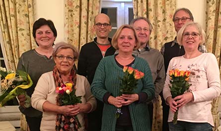 Vorne von links: Die Vorsitzenden Anna Neuhof und Gaby Tsygie sowie Schriftfhrerin Katrin Donath. Foto: Die Grnen