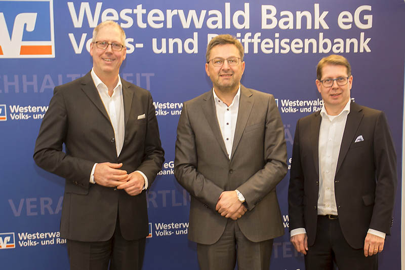 Sie prsentierten die Zahlen und Aussichten fr die WW-Bank. Von links: Wilhelm Hser, Markus Kurtseifer und Andreas Tillmanns. Dr. Ralf Klbach war verhindert. Foto: Wolfgang Tischler