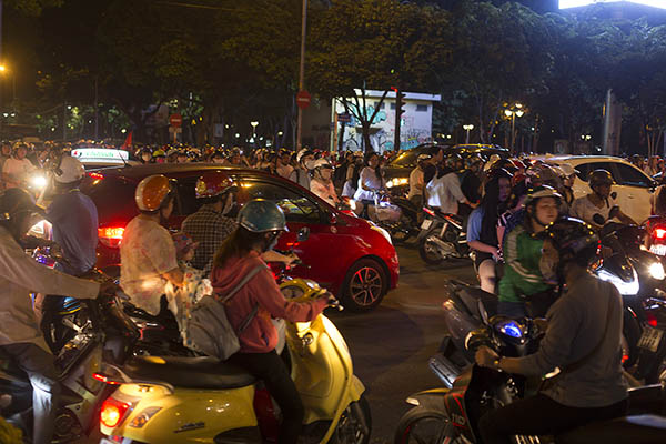 Bei uns wrde der Verkehr vllig zusammenbrechen, in Hanoi nicht. Fotos: Helmi Tischler-Venter
Videos: Wolfgang Tischler