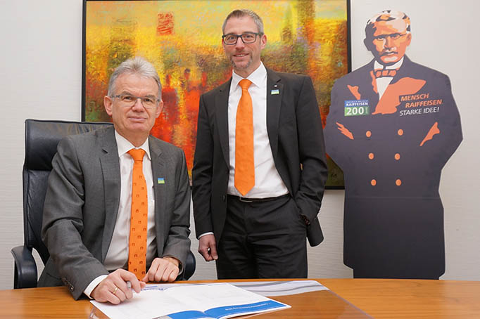 Vorstand der Volks- und Raiffeisenbank Neuwied-Linz eG. Andreas Harner (Vorstandssprecher) und Matthias Herfurth (von links). Fotos: VR-Bank