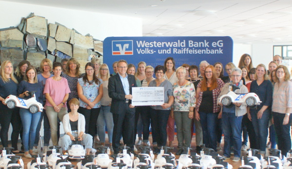 20 Kinderbusse und 100 Juniorcars bergab die Westerwald Bank in Wirges. (Foto: Westerwald Bank)