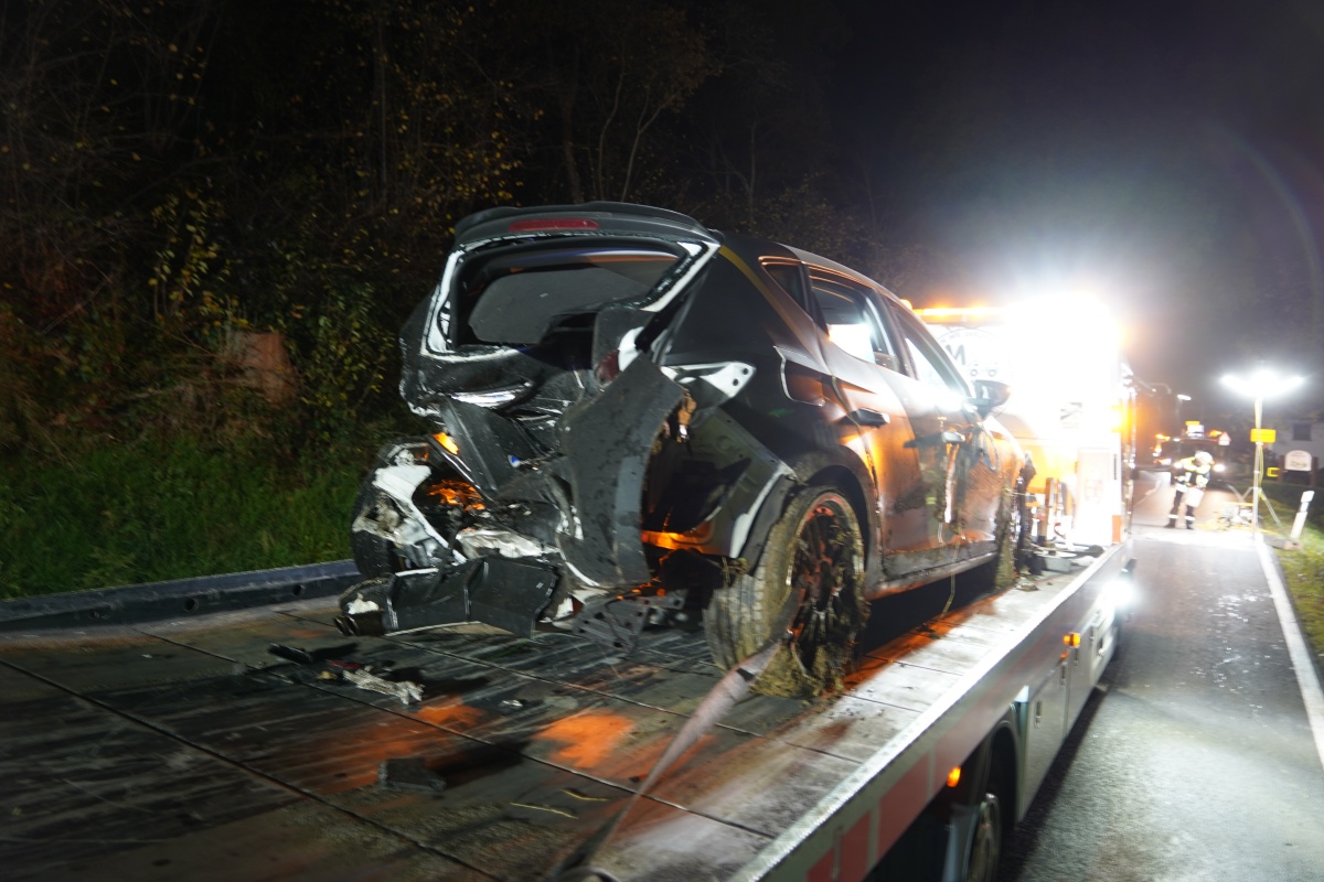 Alle drei Fahrzeuge waren nicht mehr fahrbereit. (Fotos: Uwe Schumann)