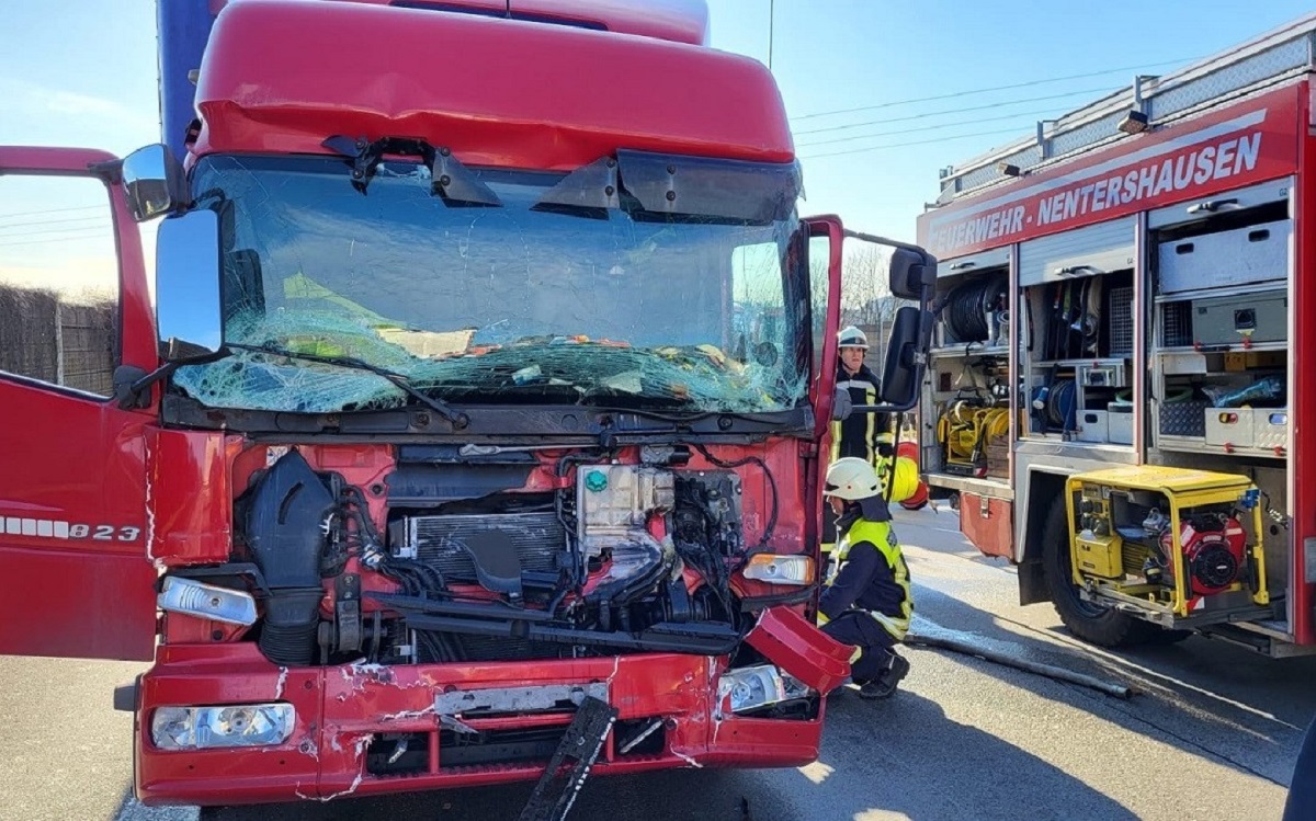 AKTUALISIERT: Auffahrunfall von Lkw auf A3 bei Girod, ein Verletzter