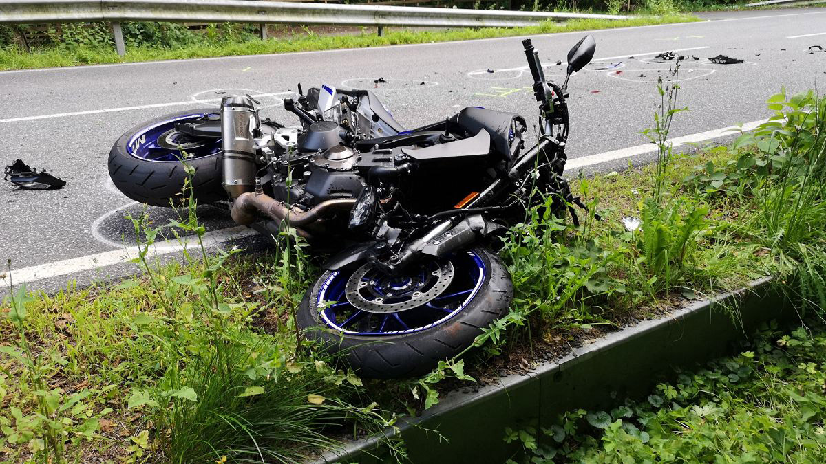 Motorradfahrer erlitt bei Unfall schwere Verletzungen