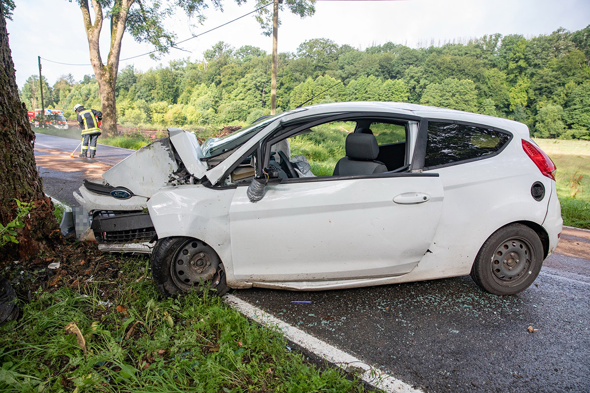 Von dem verunfallten Fahrer fehlt bisher jede Spur. (Fotos: Kai Osthoff)