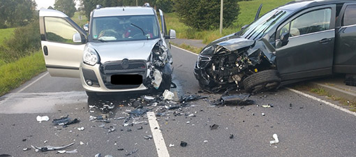 Frontalaufprall: Zwei Schwerverletzte, zwei Leichtverletzte