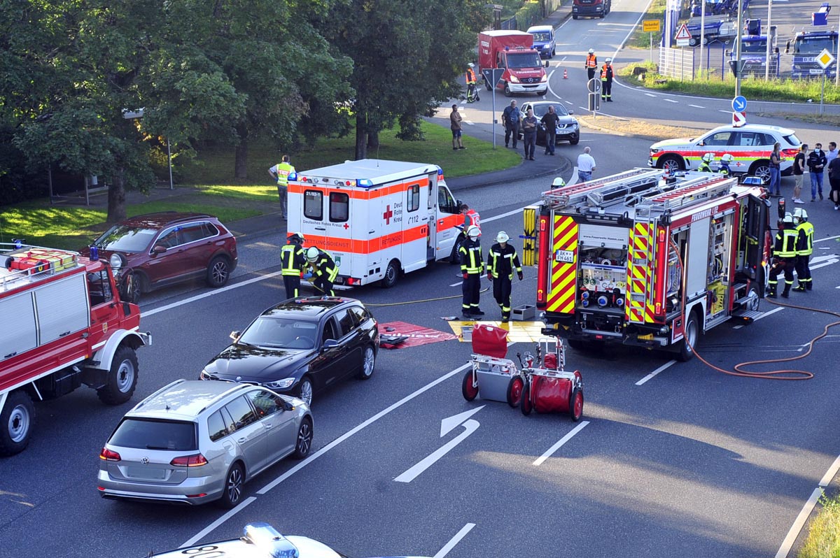 Verkehrsunfall auf der B 62 bei Etzbach: eine schwerverletzte Fahrerin