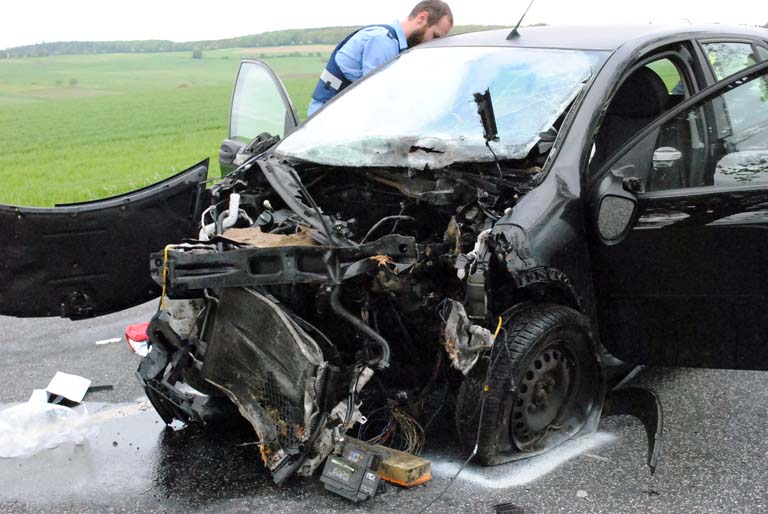 Drei Schwerverletzte bei Unfall auf der B 8 bei Wahlrod