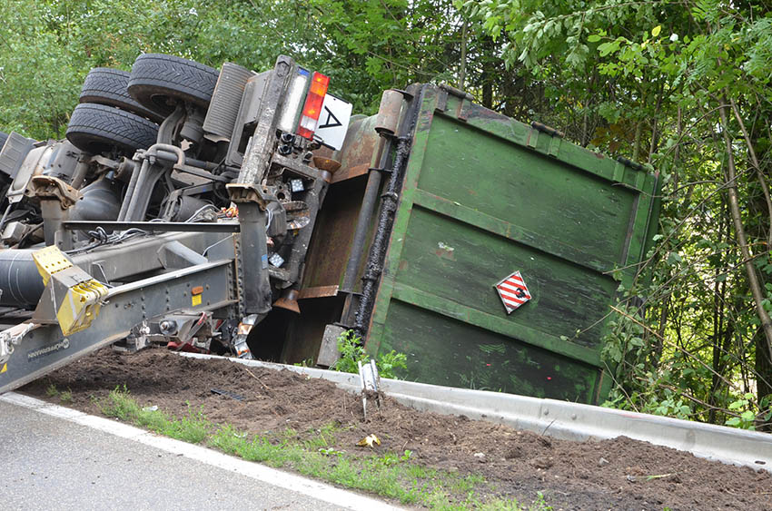 Schulbusse konnten dank Vollbremsung Unfall auf B 255 entgehen