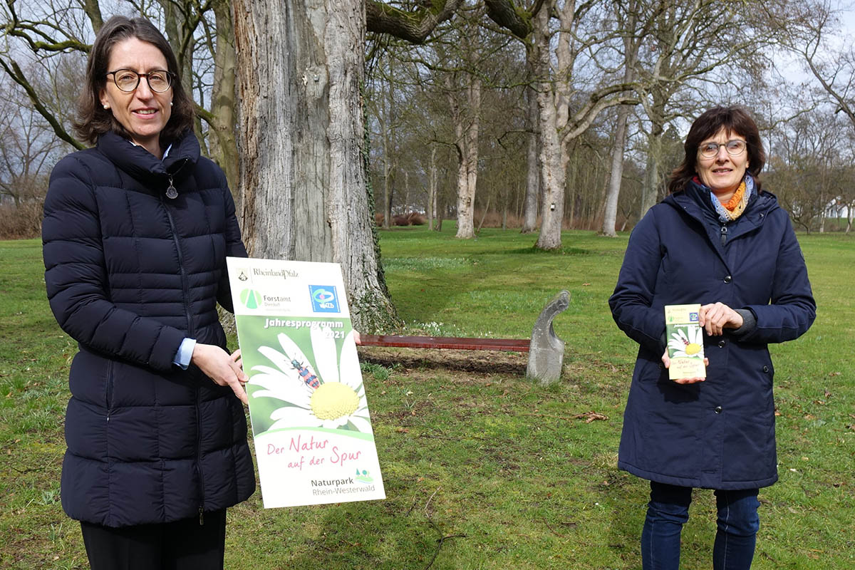 Frstin Isabelle zu Wied und Geschftsfhrerin Irmgard Schrer knnen stolz auf das Veranstaltungsangebot des Naturpark-Vereins sein. Fotos: Jrgen Grab