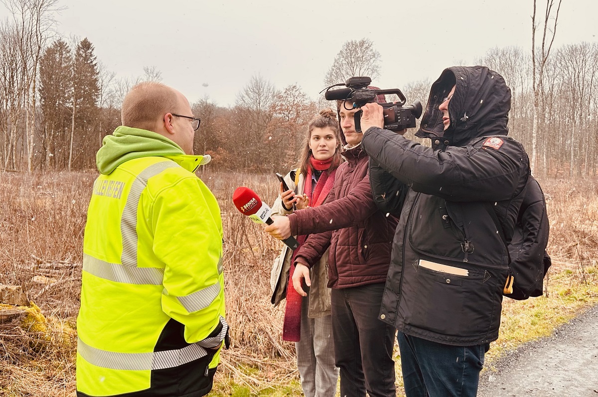 Bjrn Flick mit der franzsischen Presse im Interview. (Foto: privat)