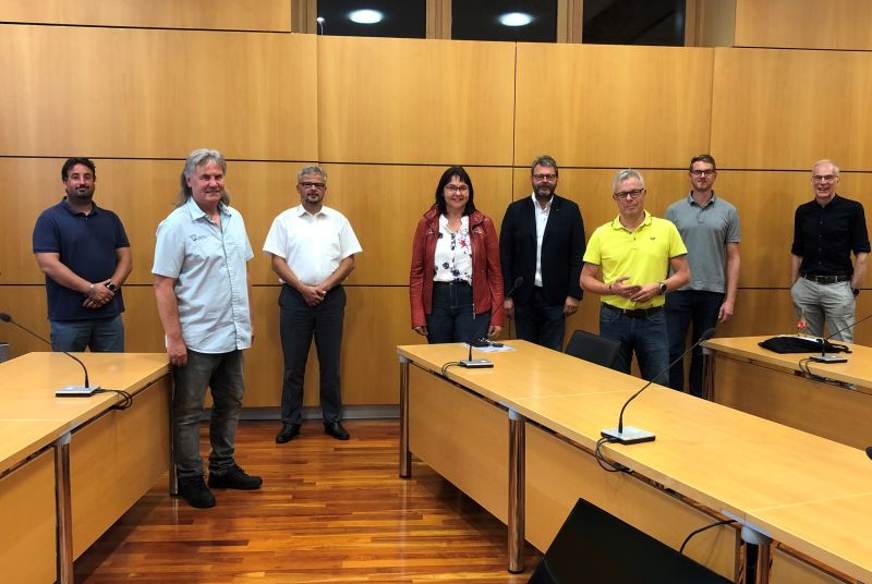 Betreiber-Genossenschaft Wller Markt, Grndungsmitglieder (von links): Benjamin Becker, Andreas Giehl (Vorstand), Samy Luckenbach (Aufsichtsratsvorsitzender), Britta Bay, Axel Dierdorf, Volker Hammer, Steffen Osterkamp, Christoph Burghaus. Es fehlen Frank Sander und Volker Wst. Foto: Marktplatz Westerwald