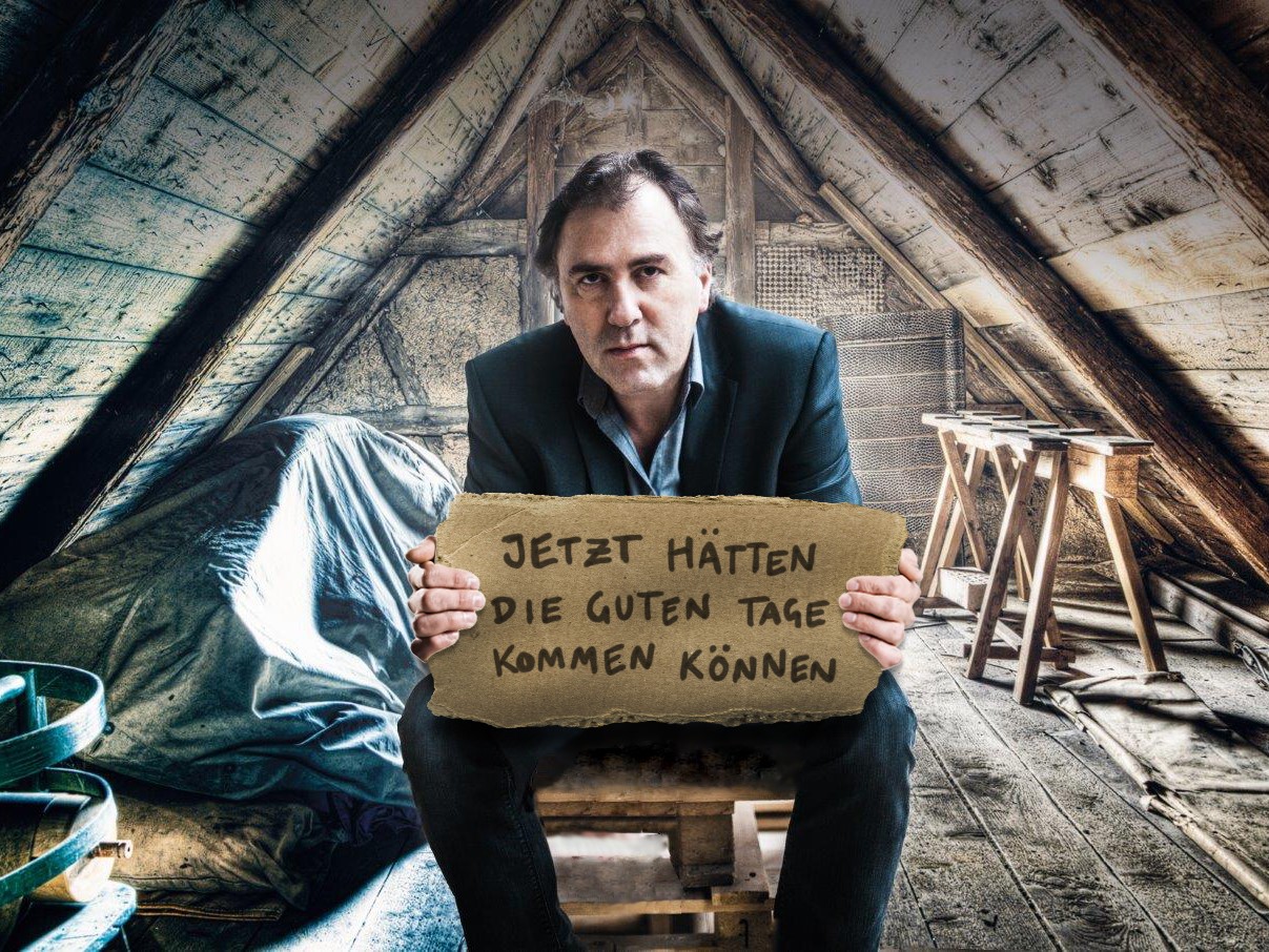 Stefan Waghubinger geht auf den Dachboden (Foto: Josua Waghubinger / Quelle: Hachenburger KulturZeit)