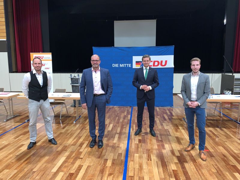 Peter Moskopp (2. von links) und Konstantin Prinz (1. von rechts) Christian Baldauf (2. von rechts) Matthias Hofmann (1. von links; Ortsvorsitzender der CDU Hhr-Grenzhausen) sicherte den Kandidaten seine Untersttzung im anstehenden Wahlkampf zu. Foto: privat