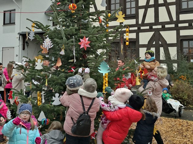 Der Weihnachtsbaum gehrt natrlich dazu. (Fotoquelle: Gewerbeverein Wallmerod)