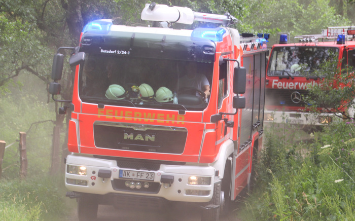 Insgesamt waren rund 50 Einsatzkrfte vor Ort. (Foto: Verbandsgemeindefeuerwehr Daaden-Herdorf)
