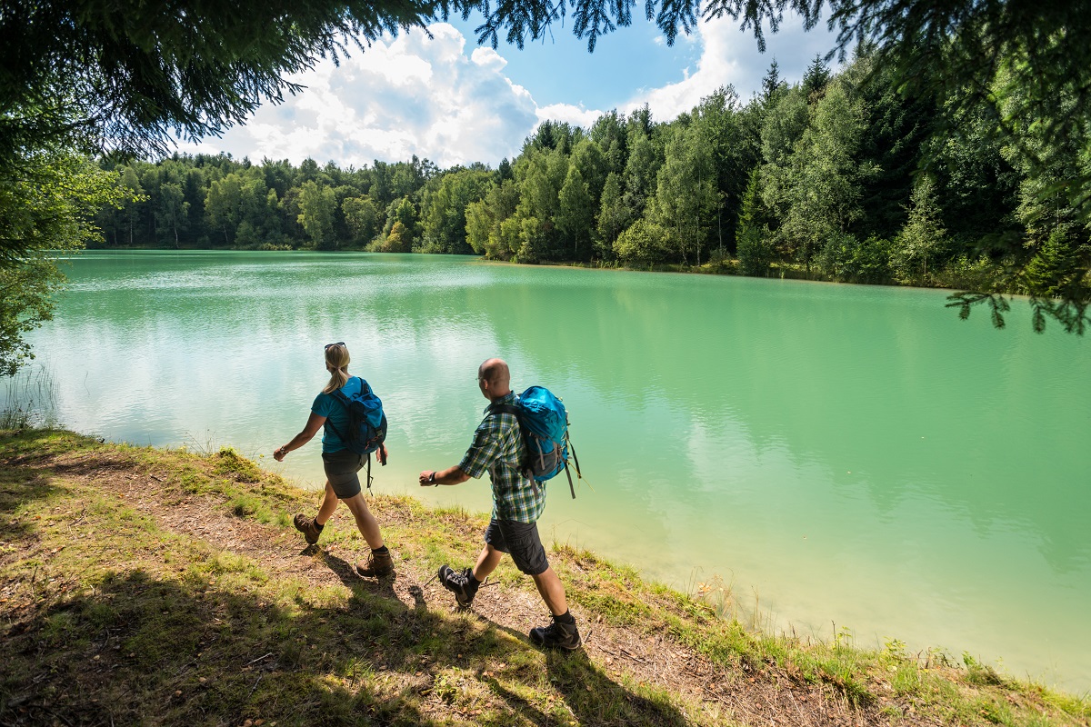 Das Gebiet der Westerwlder Seenplatte mit der qualifizierten Wanderfhrerin erkunden. (Foto: Dominik Ketz)