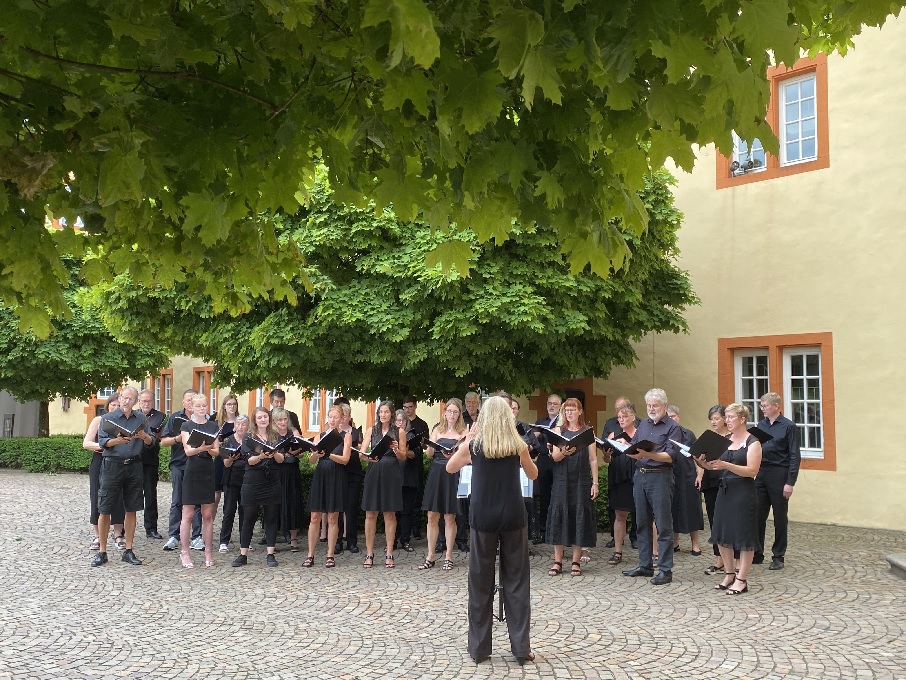 Der Kammerchor Marienstatt bewies seine Qualitten. (Fotoquelle: Richard Zilles)
