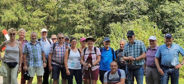 Zur ersten Wanderung mit dem Brgermeister hatte die Tourist-Information der Verbandsgemeinde Betzdorf-Gebhardshain eingeladen. (Foto: Verwaltung)